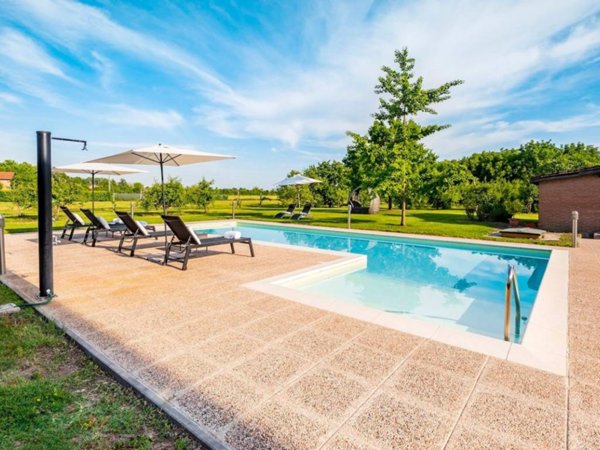 casa indipendente in vendita a Reggio nell'Emilia in zona Mirabello