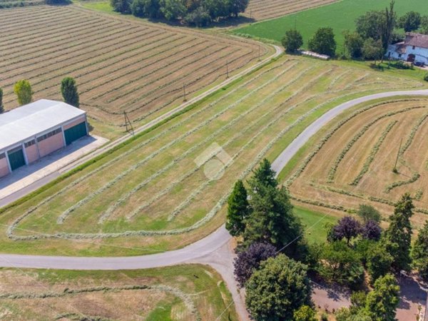 terreno edificabile in vendita a Reggio nell'Emilia in zona Pieve Modolena