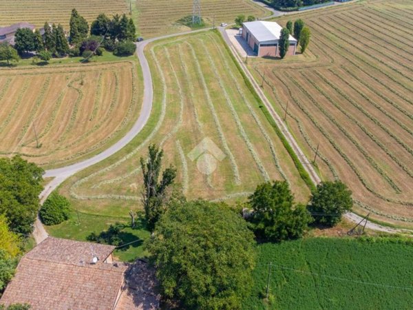 terreno edificabile in vendita a Reggio nell'Emilia in zona Pieve Modolena