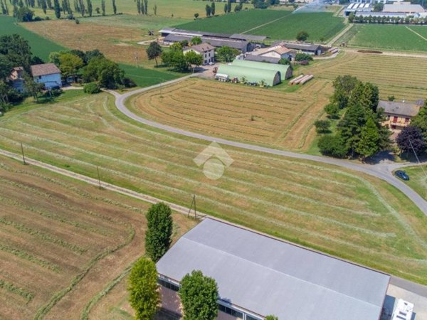 terreno edificabile in vendita a Reggio nell'Emilia in zona Pieve Modolena