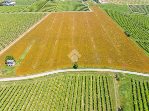 terreno edificabile in vendita a Reggio nell'Emilia