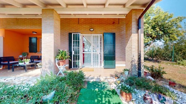 casa indipendente in vendita a Reggio nell'Emilia in zona Fogliano