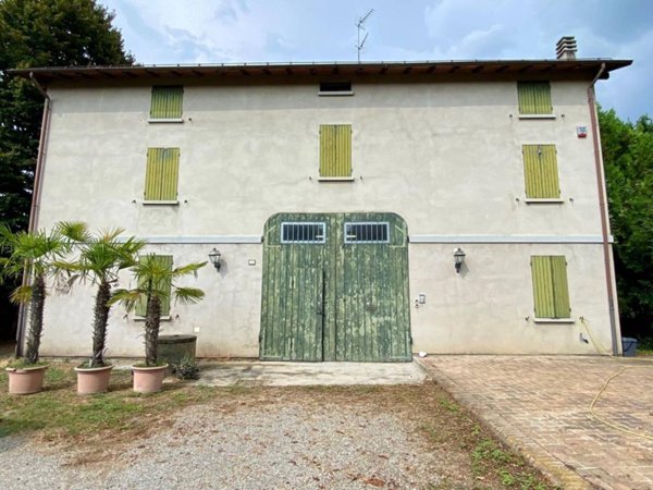 casa indipendente in vendita a Reggio nell'Emilia in zona Sesso