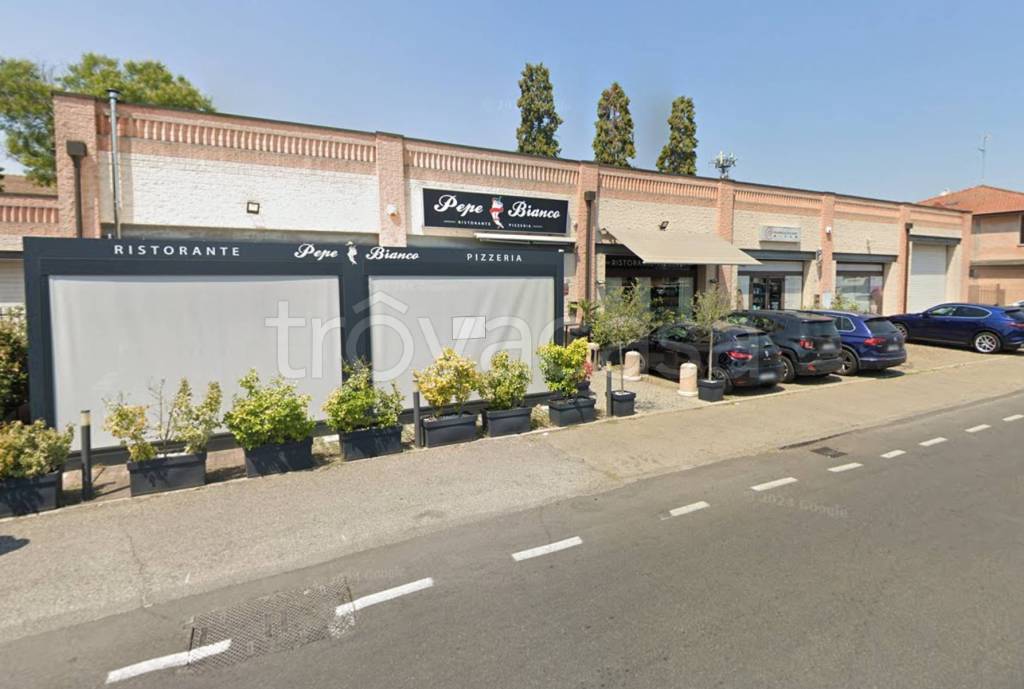 negozio in vendita a Reggio nell'Emilia in zona Carrozzone