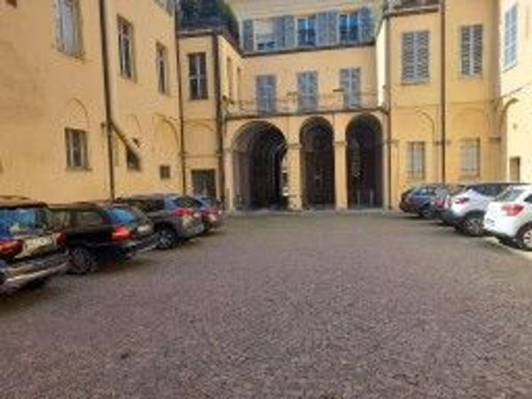 appartamento in vendita a Reggio nell'Emilia in zona Città Storica