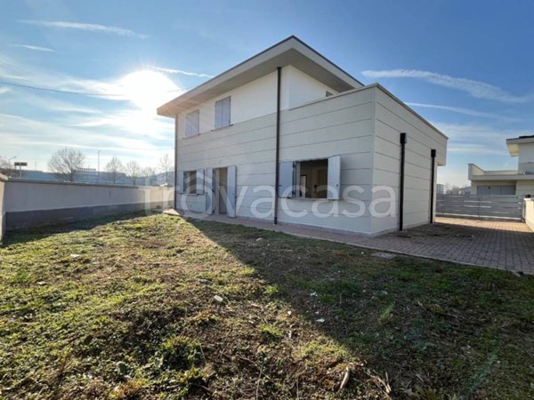 casa indipendente in vendita a Reggio nell'Emilia in zona Orologio