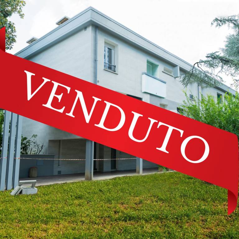 casa indipendente in vendita a Reggio nell'Emilia in zona Città Storica