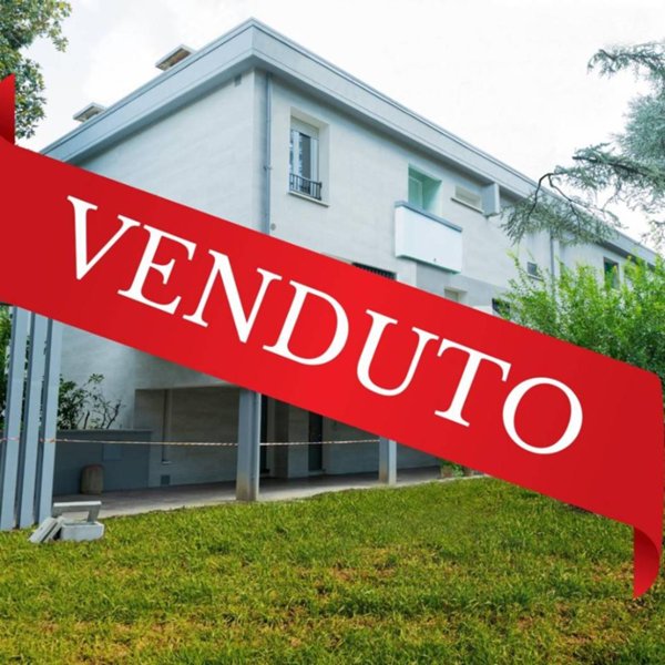 casa indipendente in vendita a Reggio nell'Emilia in zona Città Storica