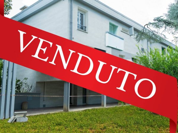 casa indipendente in vendita a Reggio nell'Emilia in zona Città Storica