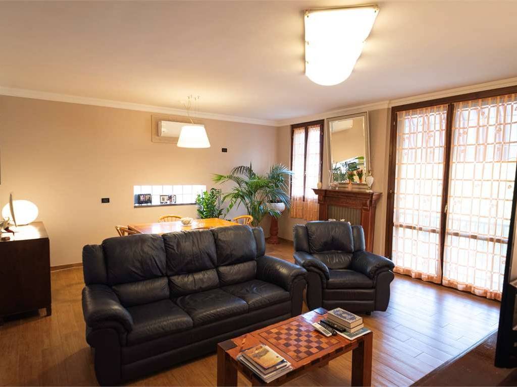 casa indipendente in vendita a Reggio nell'Emilia in zona Premuda