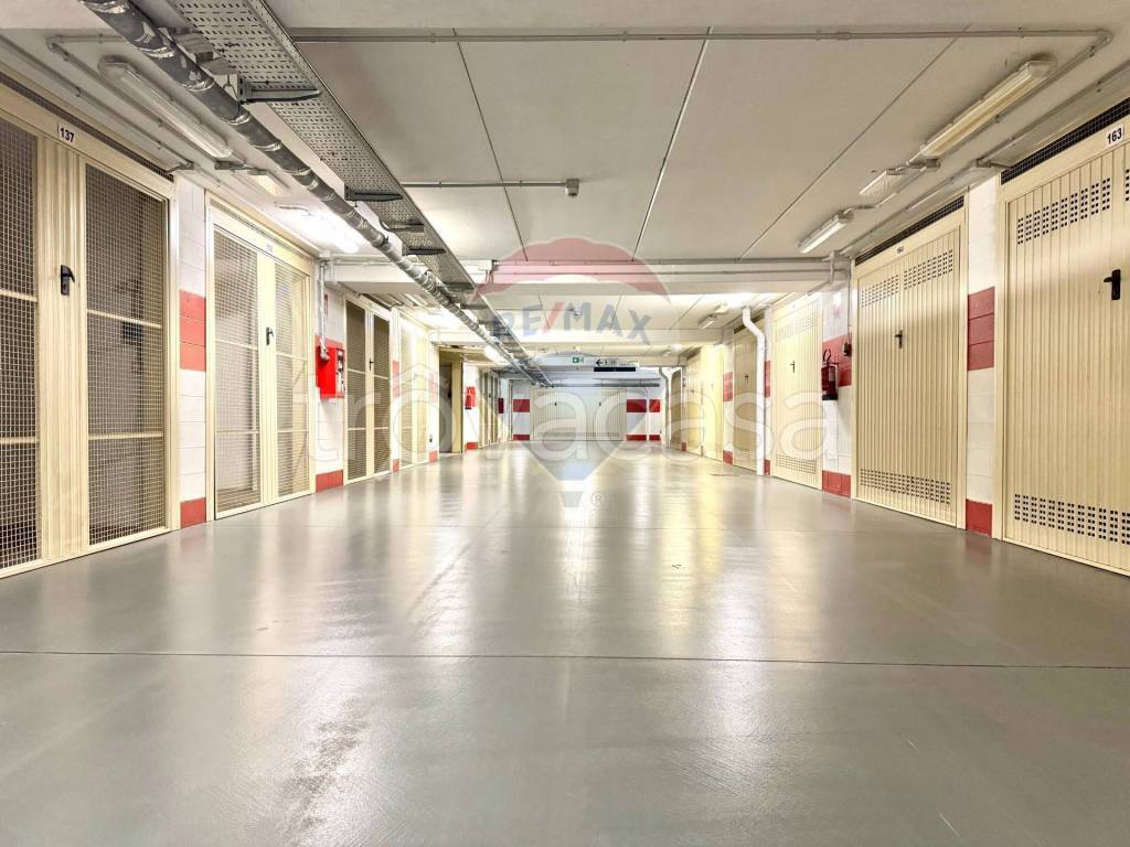 locale di sgombero in vendita a Reggio nell'Emilia in zona Città Storica