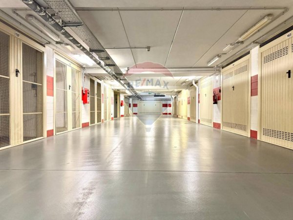 locale di sgombero in vendita a Reggio nell'Emilia in zona Città Storica