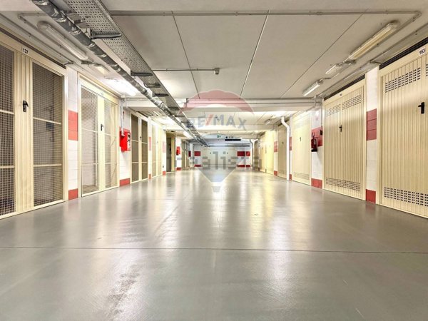 locale di sgombero in vendita a Reggio nell'Emilia in zona Città Storica