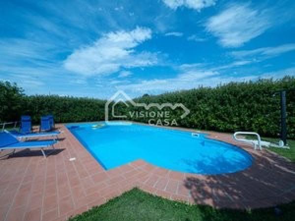 casa indipendente in vendita a Reggio nell'Emilia in zona Città Storica