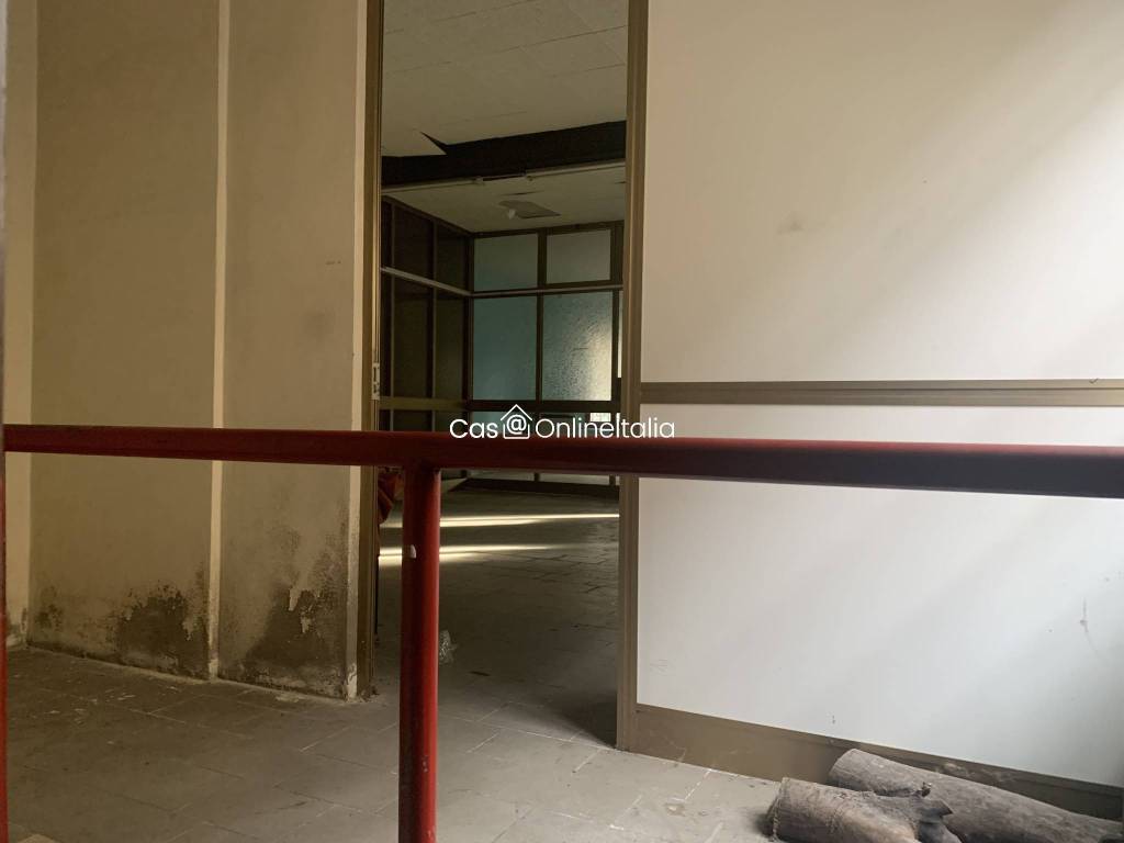 negozio in vendita a Reggio nell'Emilia in zona Città Storica