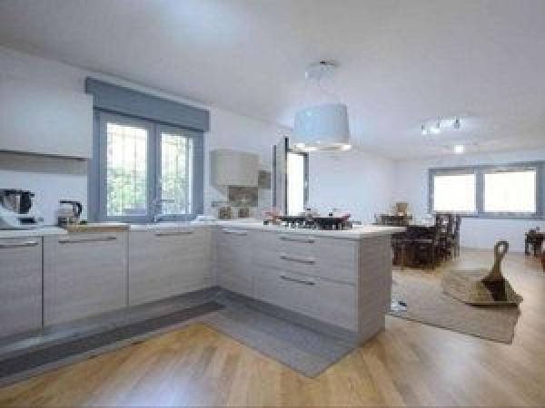 casa indipendente in vendita a Reggio nell'Emilia in zona Città Storica