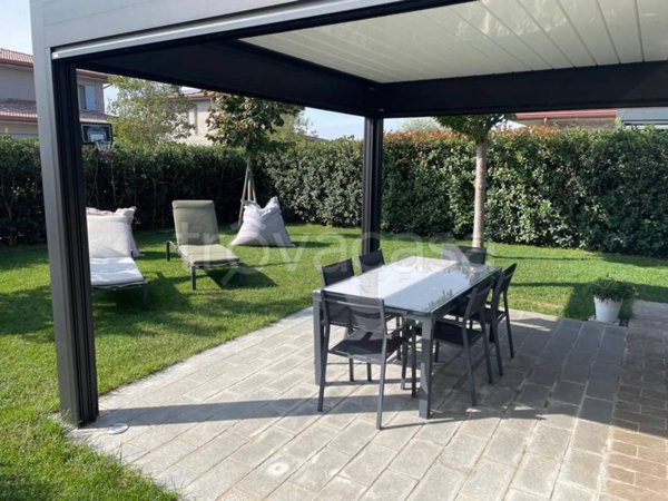 casa indipendente in vendita a Reggio nell'Emilia