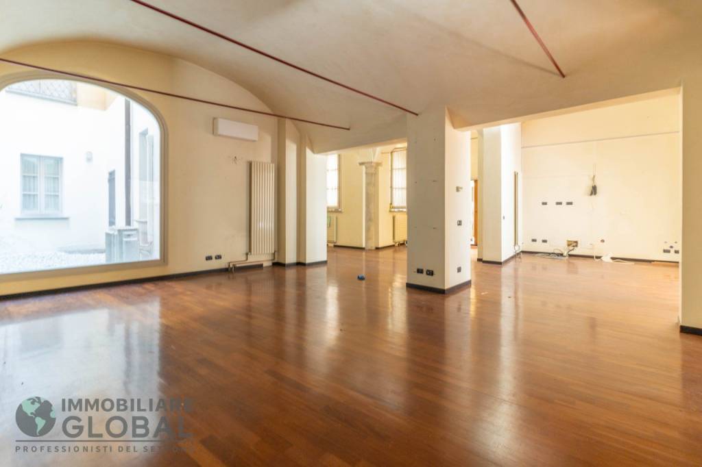 appartamento in vendita a Reggio nell'Emilia in zona Città Storica