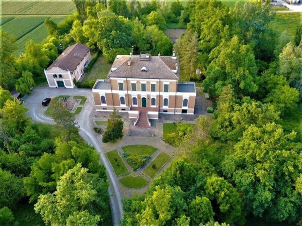 villa in vendita a Reggio nell'Emilia in zona Roncocesi