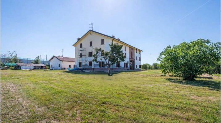 casa indipendente in vendita a Reggio nell'Emilia in zona Cavazzoli