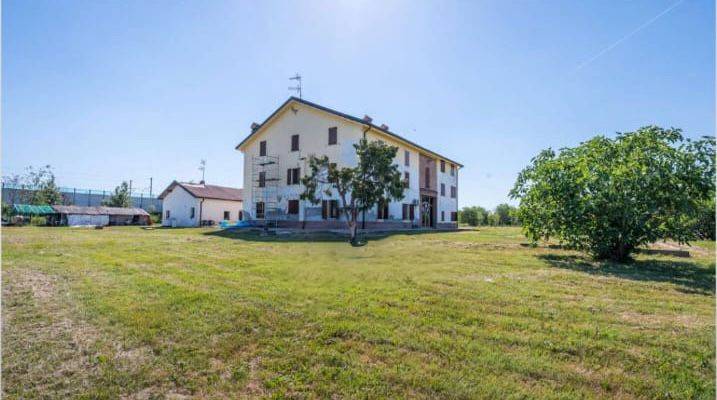 casa indipendente in vendita a Reggio nell'Emilia in zona Cavazzoli