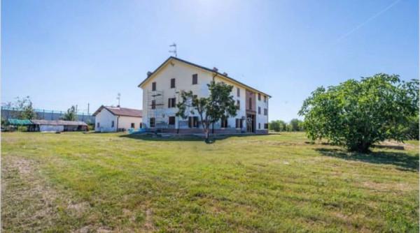 casa indipendente in vendita a Reggio nell'Emilia in zona Cavazzoli
