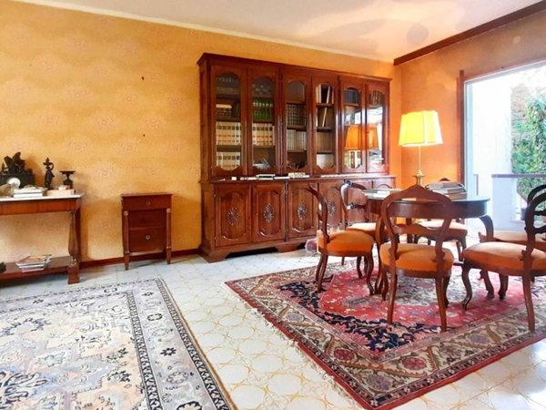 casa indipendente in vendita a Reggio nell'Emilia in zona Città Storica