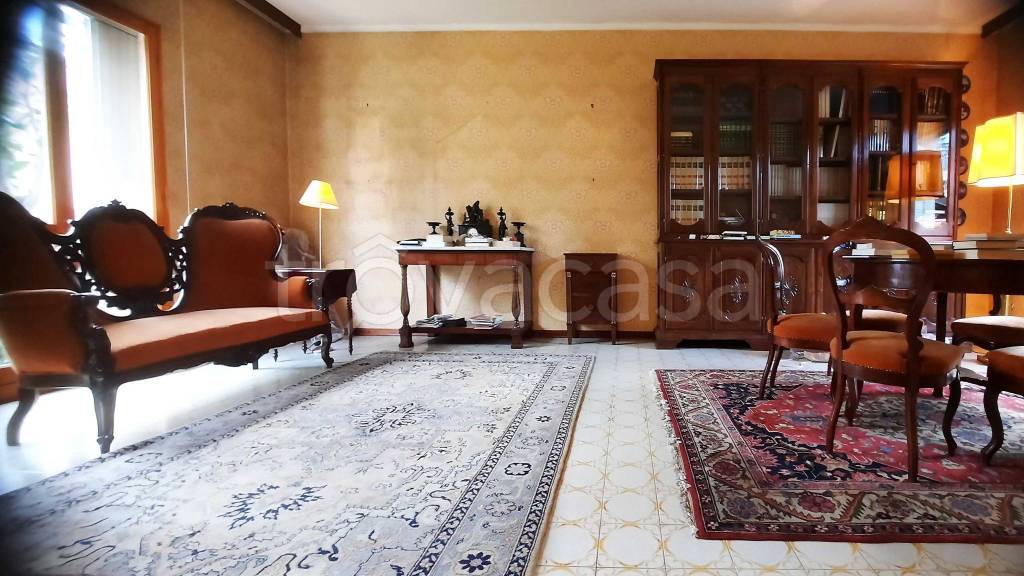 casa indipendente in vendita a Reggio nell'Emilia in zona Città Storica