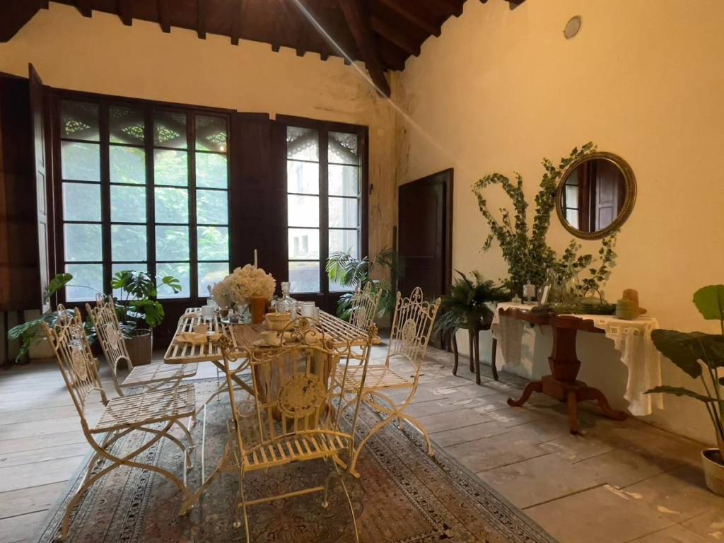 intera palazzina in vendita a Reggio nell'Emilia in zona Città Storica