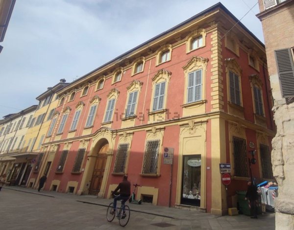 appartamento in vendita a Reggio nell'Emilia in zona Città Storica