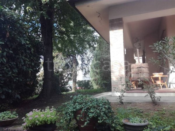 casa indipendente in vendita a Reggio nell'Emilia