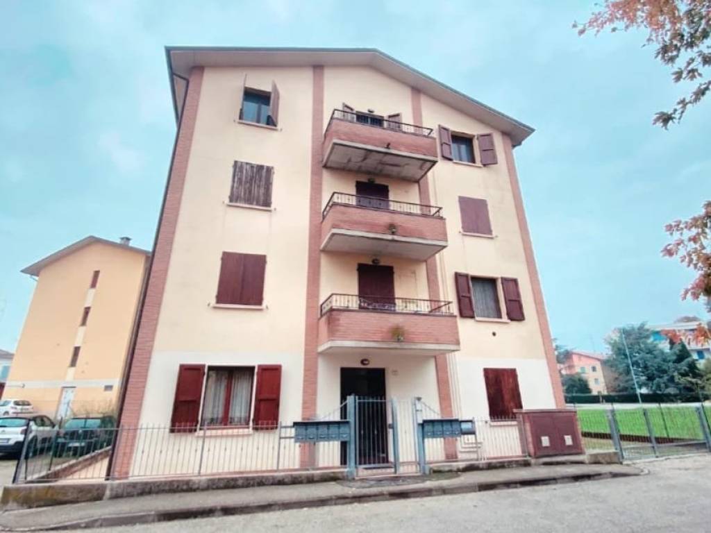 appartamento in vendita a Reggio nell'Emilia in zona Sesso