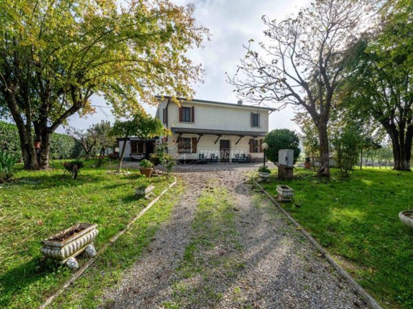 casa indipendente in vendita a Reggio nell'Emilia