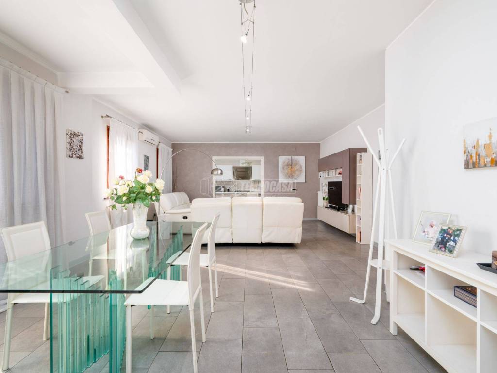 casa indipendente in vendita a Reggio nell'Emilia in zona Rivalta