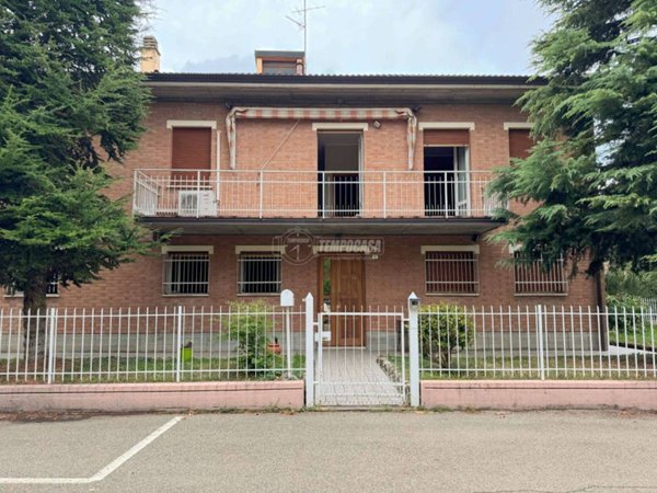 casa indipendente in vendita a Reggio nell'Emilia in zona Baragalla