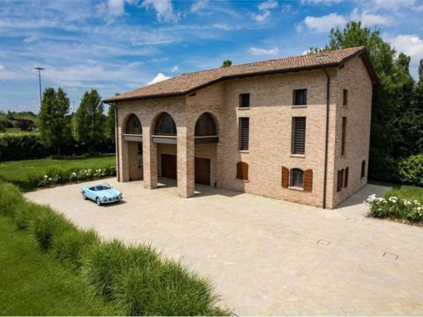 casa indipendente in vendita a Reggio nell'Emilia in zona Roncadella