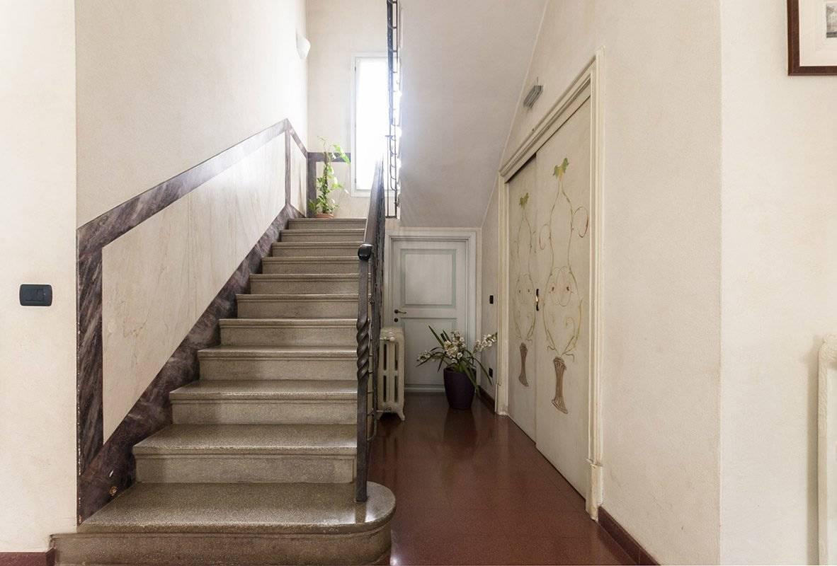 casa indipendente in vendita a Reggio nell'Emilia in zona Città Storica