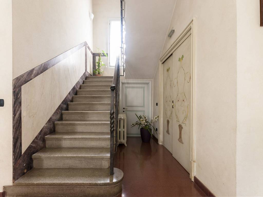 casa indipendente in vendita a Reggio nell'Emilia in zona Città Storica