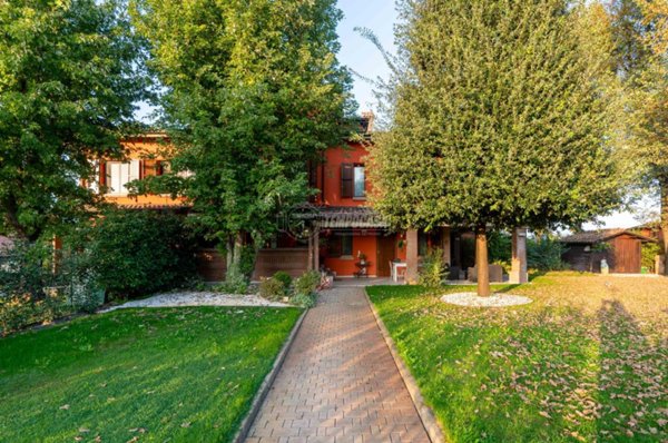 casa indipendente in vendita a Reggio nell'Emilia in zona Rivalta