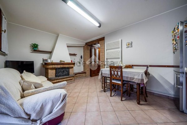 casa indipendente a Reggio nell'Emilia in zona Compagnoni / Migliolungo
