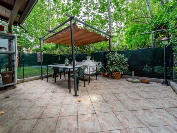 casa indipendente a Reggio nell'Emilia in zona San Pellegrino / Villa Canali