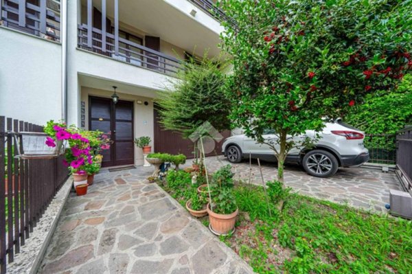 casa indipendente a Reggio nell'Emilia in zona Compagnoni / Migliolungo