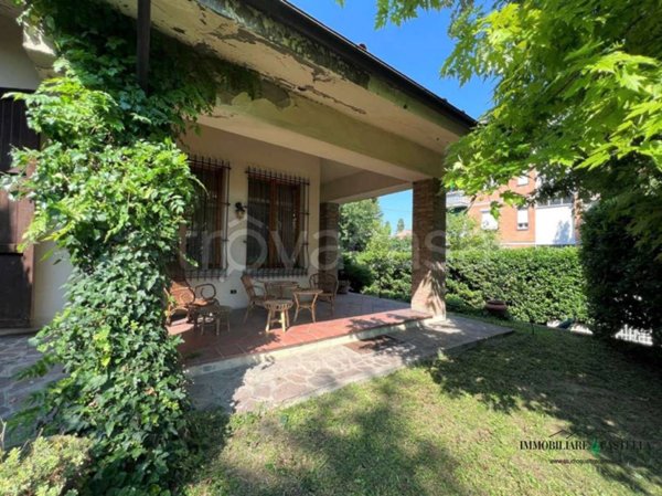 casa indipendente in vendita a Reggio nell'Emilia in zona Città Storica