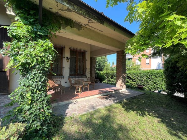 casa indipendente in vendita a Reggio nell'Emilia