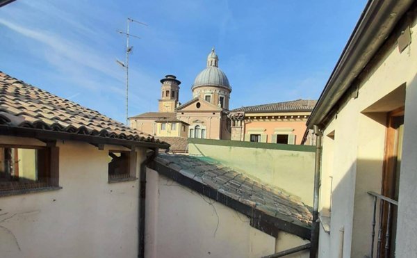 appartamento in vendita a Reggio nell'Emilia in zona Città Storica