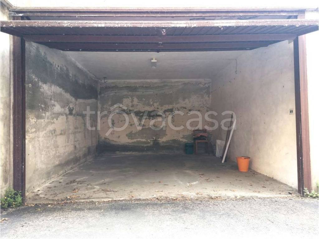 locale di sgombero in vendita a Reggio nell'Emilia in zona Ospizio