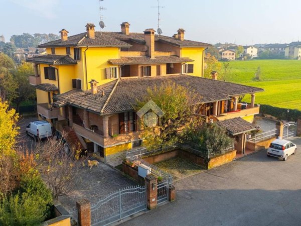 casa indipendente in vendita a Reggio nell'Emilia in zona Pieve Modolena