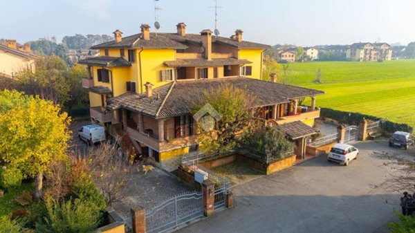 casa indipendente in vendita a Reggio nell'Emilia in zona Pieve Modolena