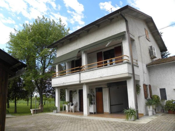 casa indipendente in vendita a Reggio nell'Emilia in zona Roncocesi