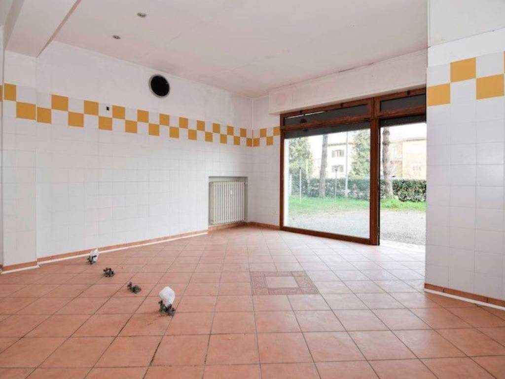 negozio in vendita a Reggio nell'Emilia in zona Masone